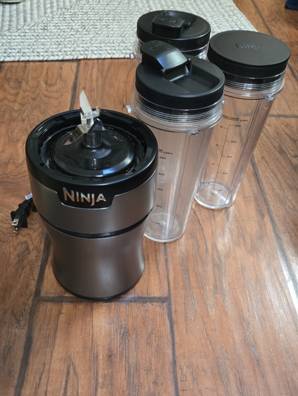 Ninja Nutri Bullet With Cups